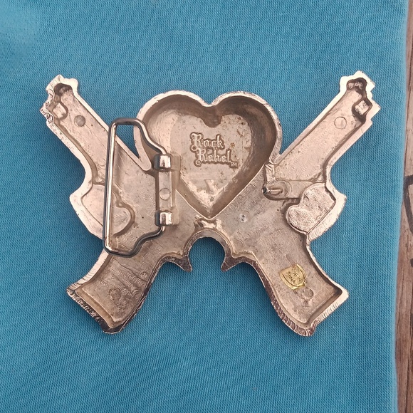 Rock Rebel tm belt Buckle broken heart and two guns unisex - Picture 3 of 6